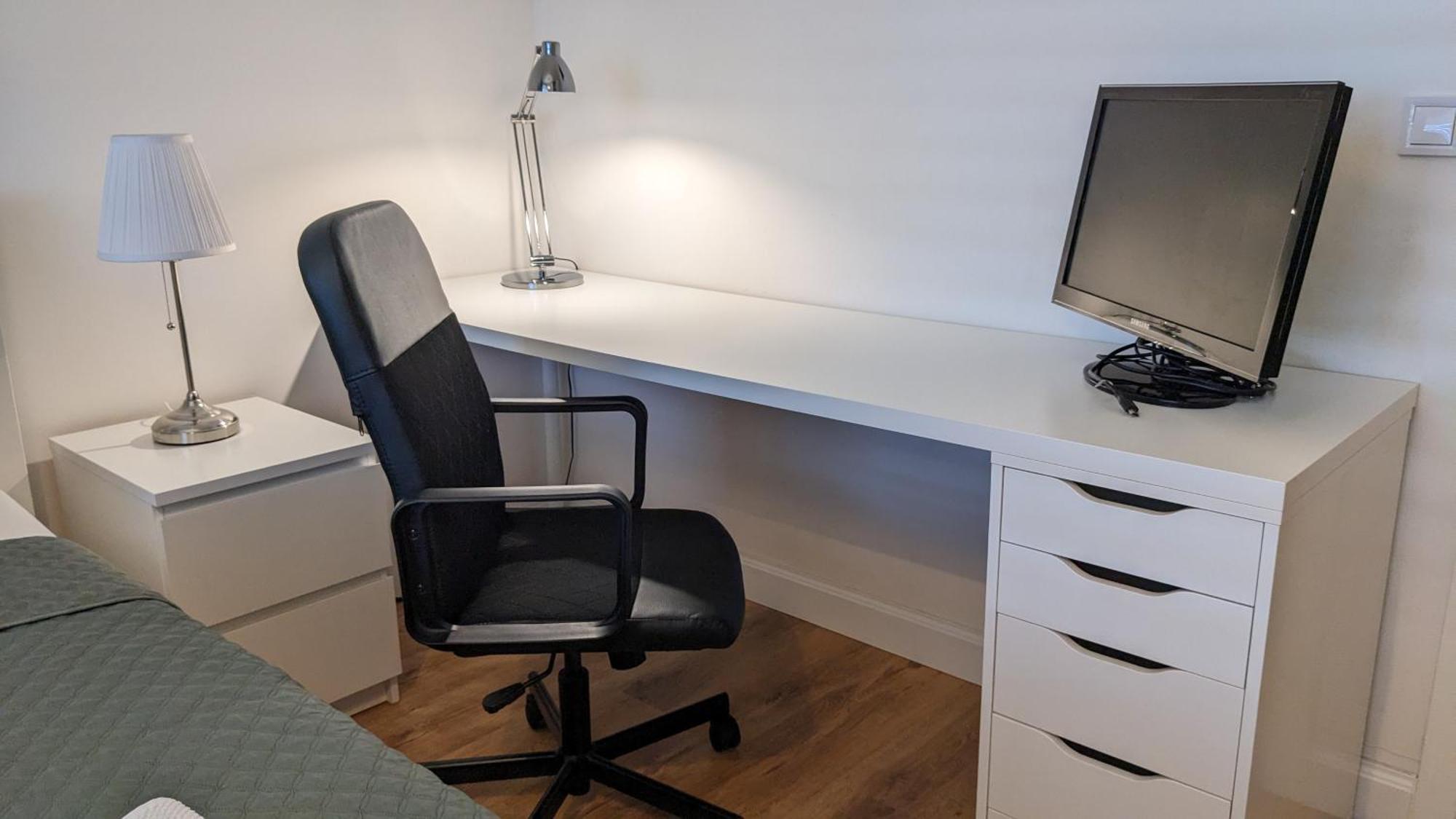 E1 Luxury Oldtown Apt - 2X Parking, Foodstore, Pcscreen, Netflix, Unlimited Music, Crib, Babychair, Fastwifi, Aircon Košice Εξωτερικό φωτογραφία