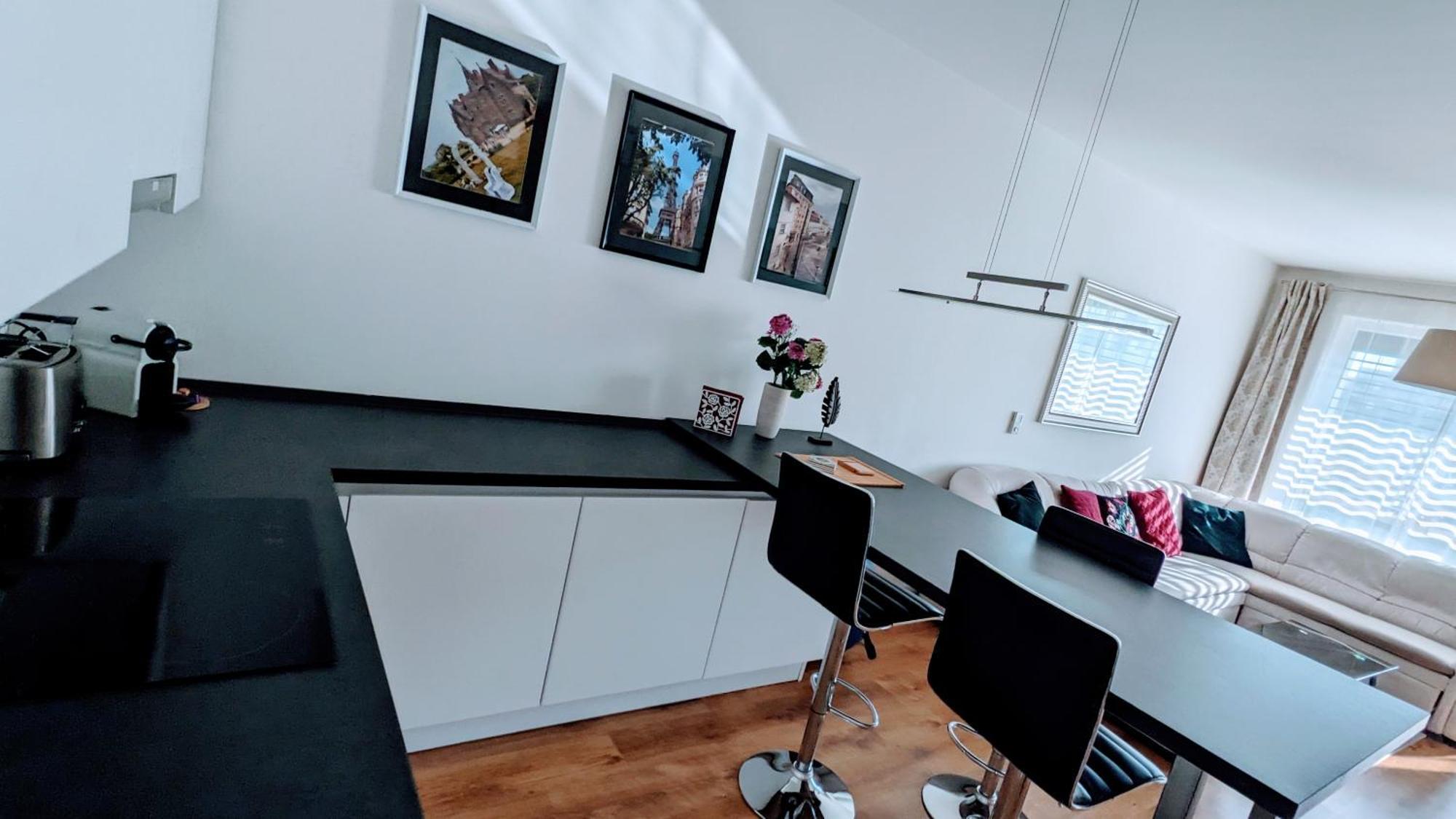 E1 Luxury Oldtown Apt - 2X Parking, Foodstore, Pcscreen, Netflix, Unlimited Music, Crib, Babychair, Fastwifi, Aircon Košice Εξωτερικό φωτογραφία