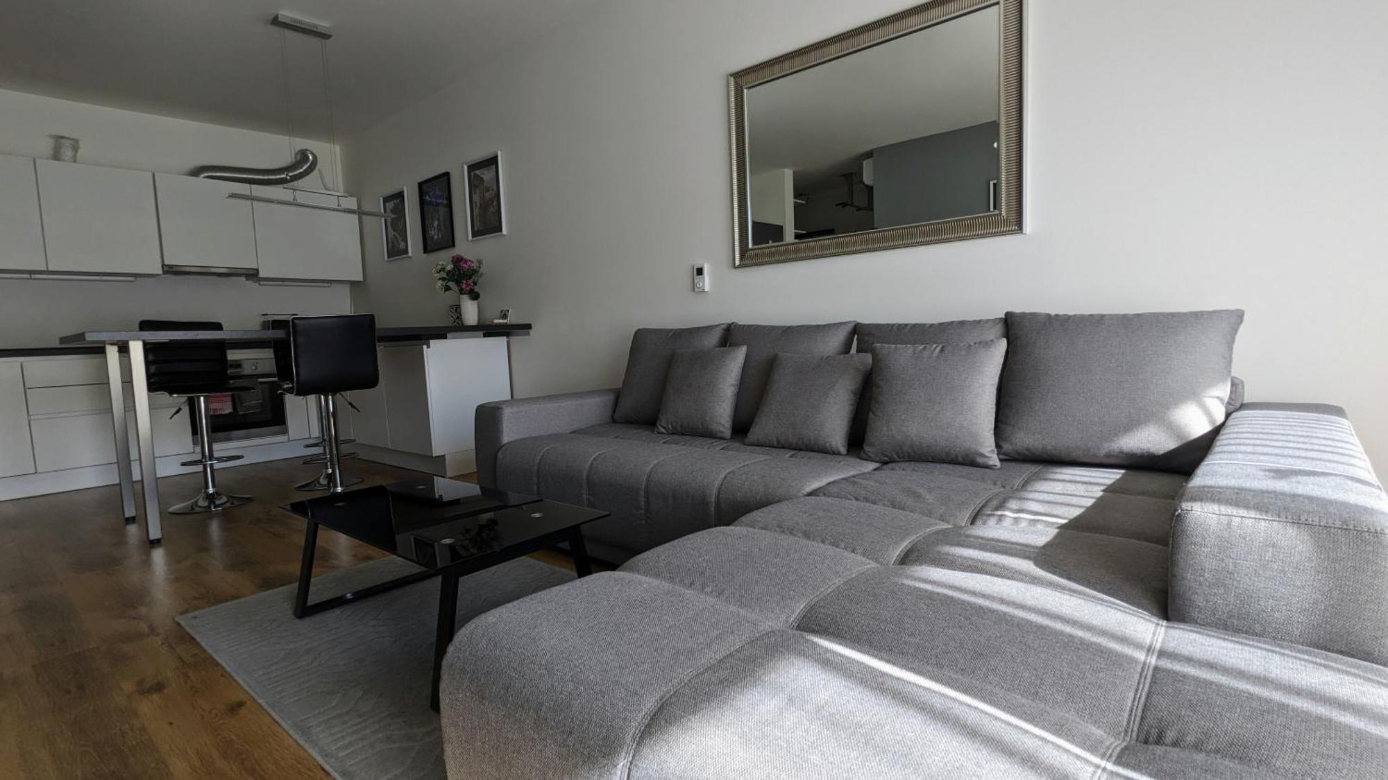 E1 Luxury Oldtown Apt - 2X Parking, Foodstore, Pcscreen, Netflix, Unlimited Music, Crib, Babychair, Fastwifi, Aircon Košice Εξωτερικό φωτογραφία