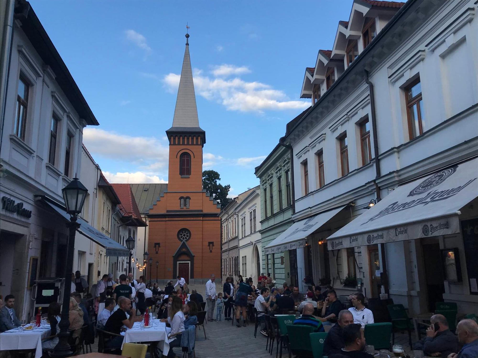 E1 Luxury Oldtown Apt - 2X Parking, Foodstore, Pcscreen, Netflix, Unlimited Music, Crib, Babychair, Fastwifi, Aircon Košice Εξωτερικό φωτογραφία